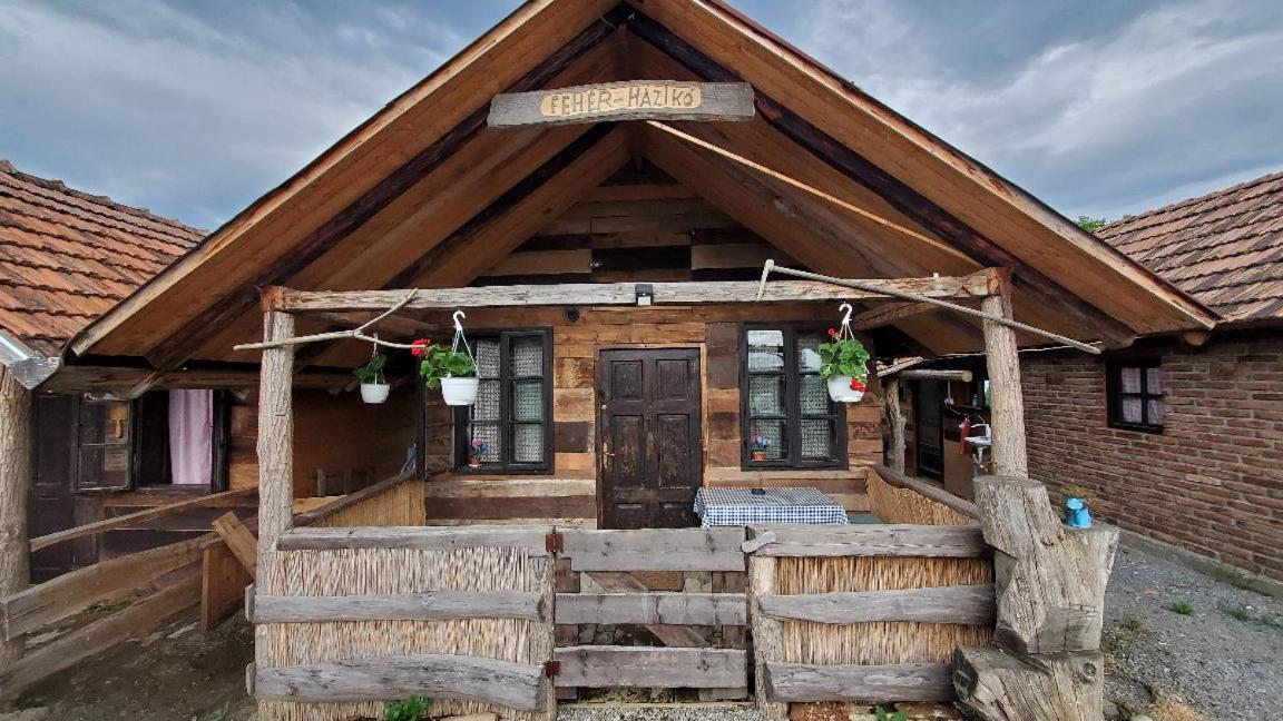 Casa Rustic Feher & Fekete Vendeghazak Sovata Exterior foto