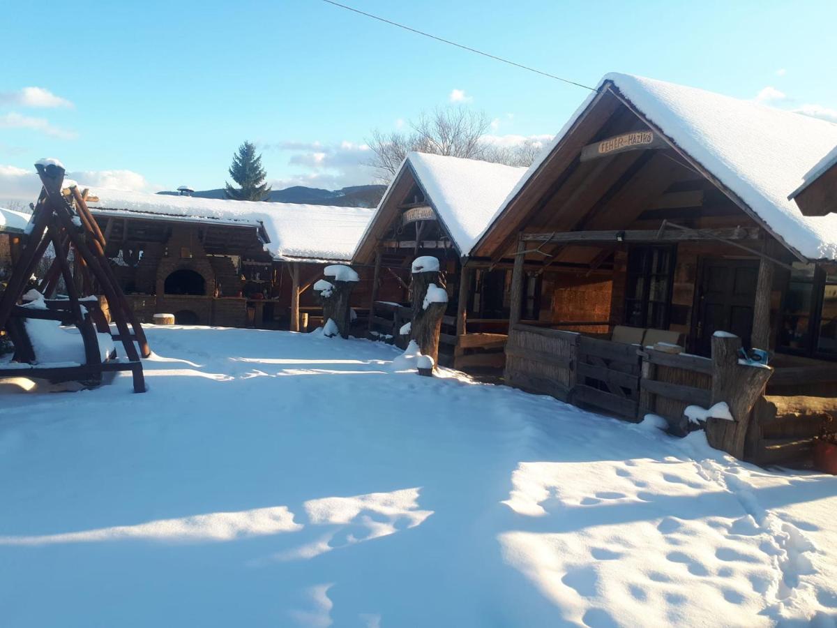 Casa Rustic Feher & Fekete Vendeghazak Sovata Exterior foto